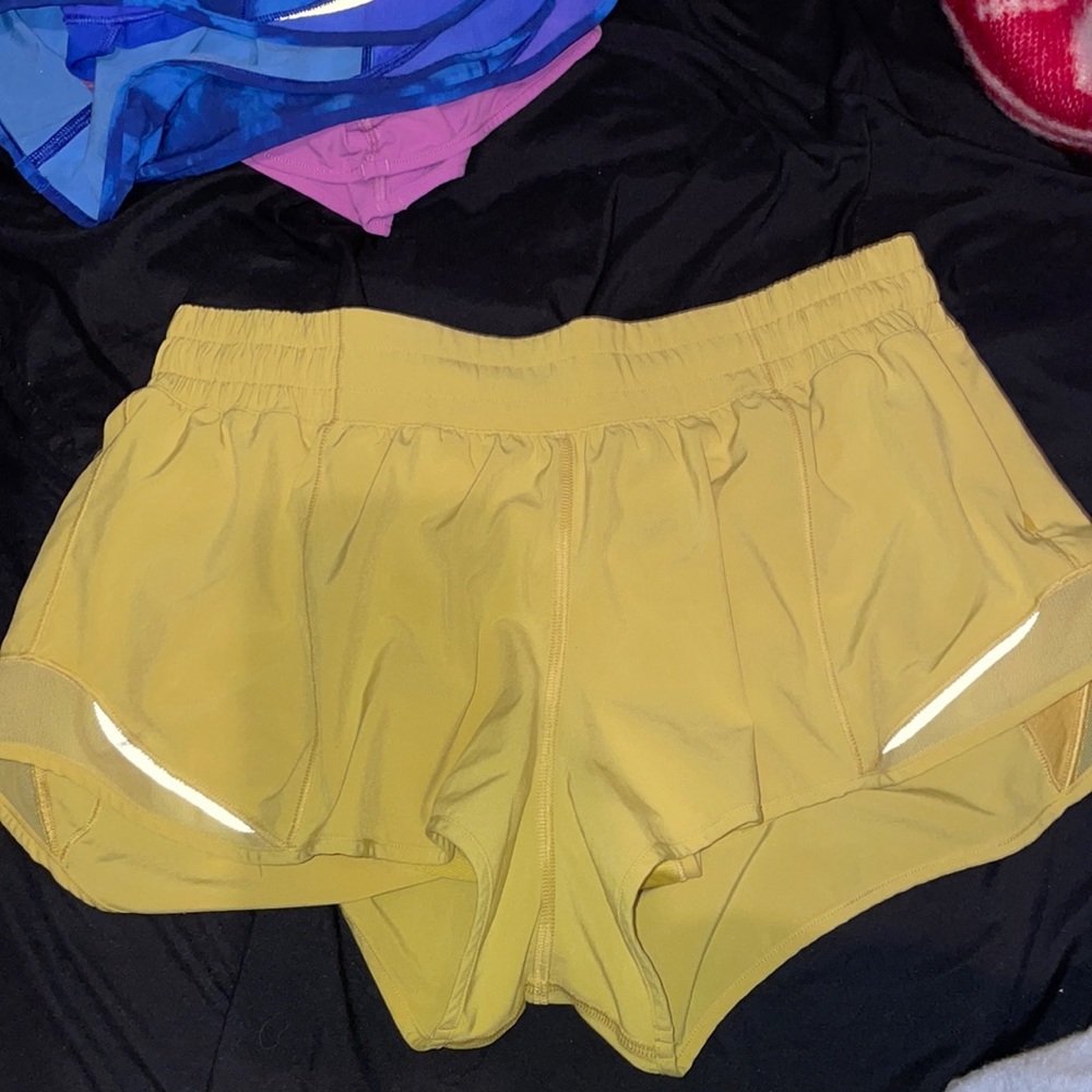 Yellow Hotty hot short 2.5